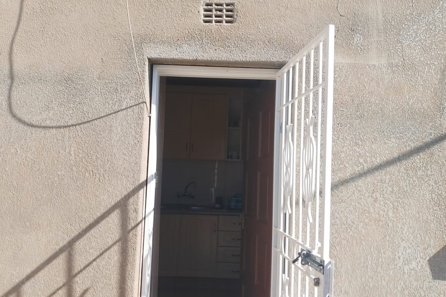 To Let 2 Bedroom Property for Rent in Orlando East Gauteng