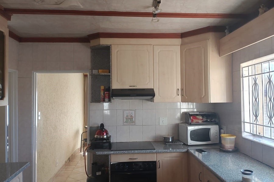 To Let 2 Bedroom Property for Rent in Orlando East Gauteng