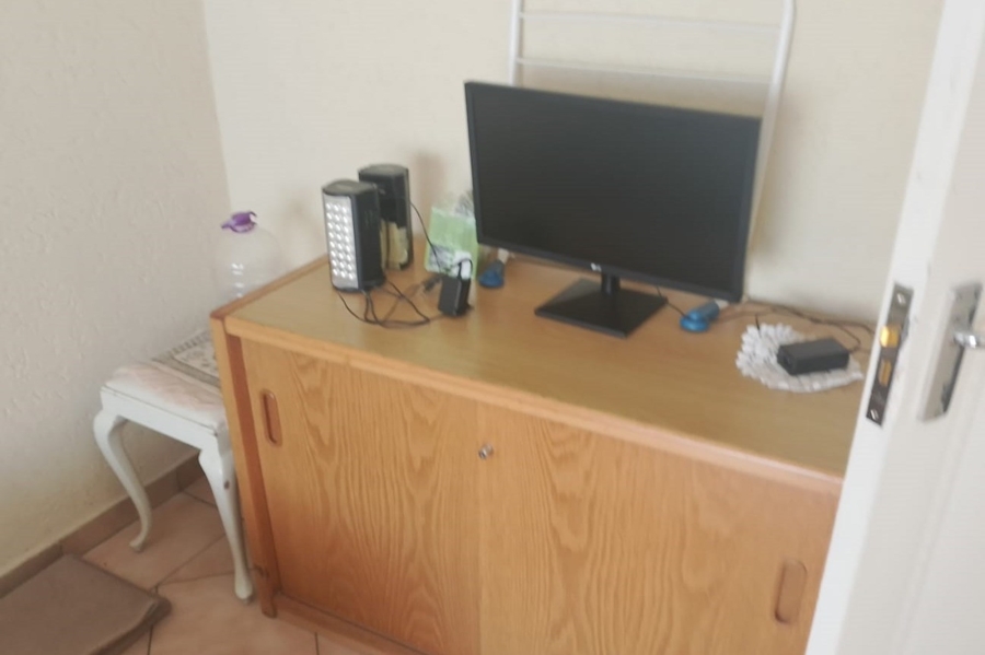 To Let 2 Bedroom Property for Rent in Orlando East Gauteng