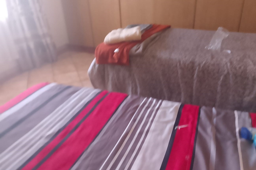 To Let 2 Bedroom Property for Rent in Orlando East Gauteng