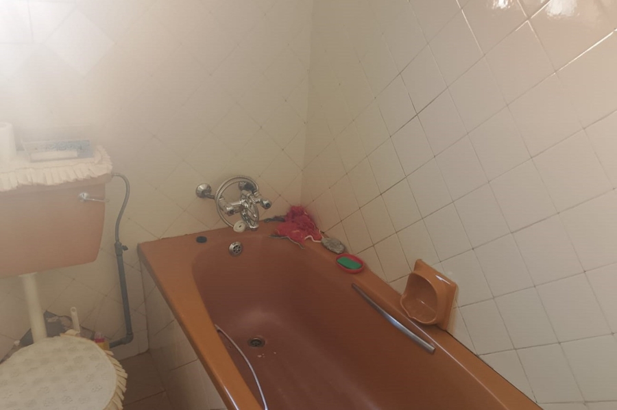 To Let 2 Bedroom Property for Rent in Orlando East Gauteng