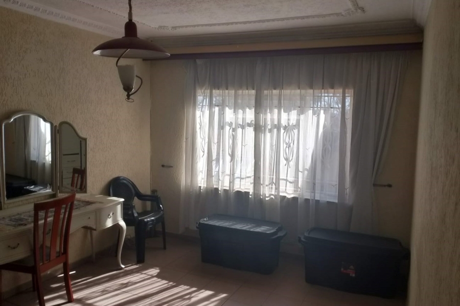 To Let 2 Bedroom Property for Rent in Orlando East Gauteng