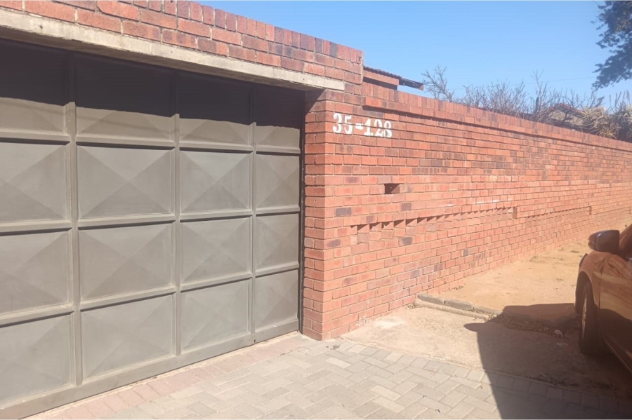 To Let 2 Bedroom Property for Rent in Orlando East Gauteng