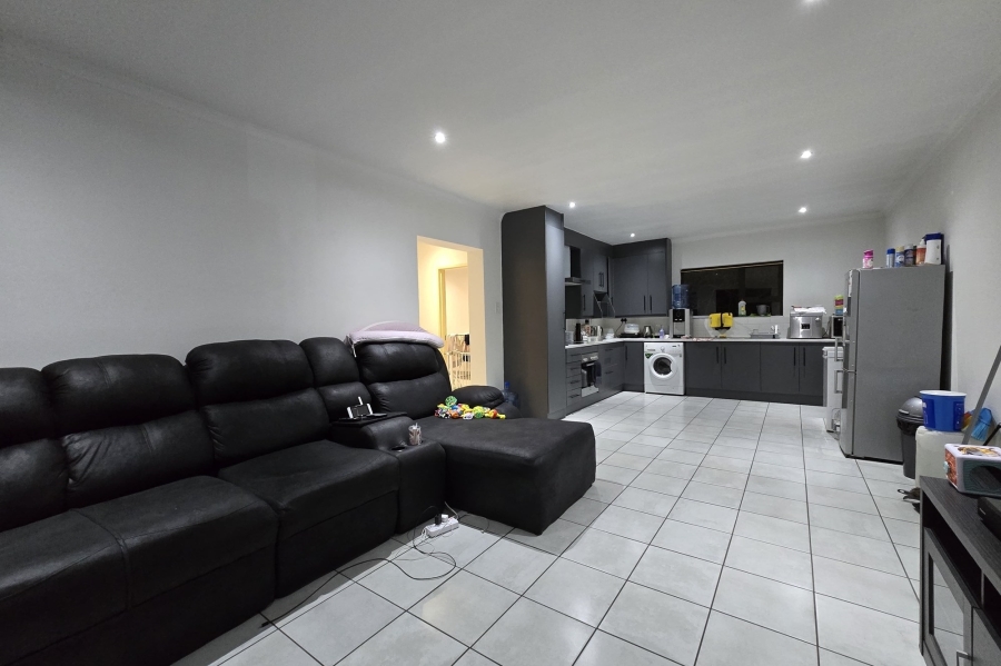To Let 2 Bedroom Property for Rent in Lakefield Gauteng