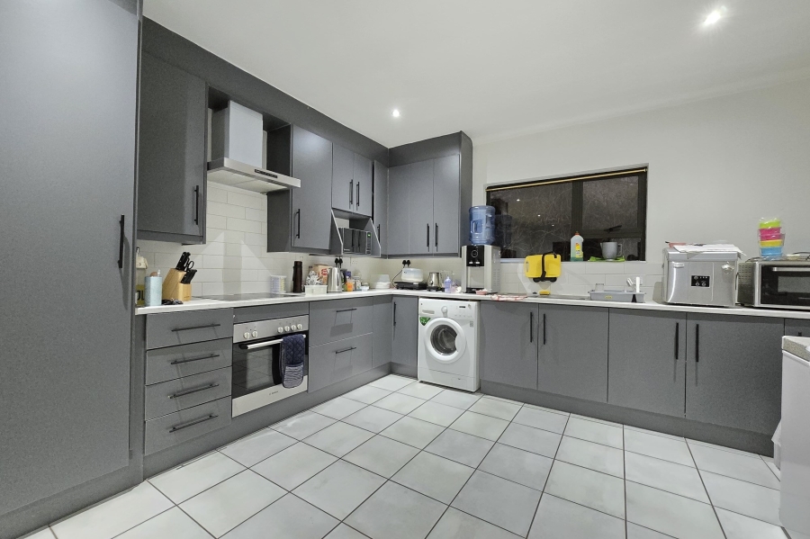 To Let 2 Bedroom Property for Rent in Lakefield Gauteng