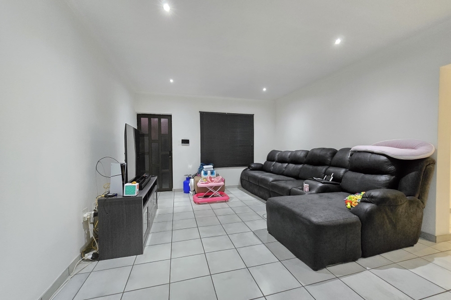 To Let 2 Bedroom Property for Rent in Lakefield Gauteng