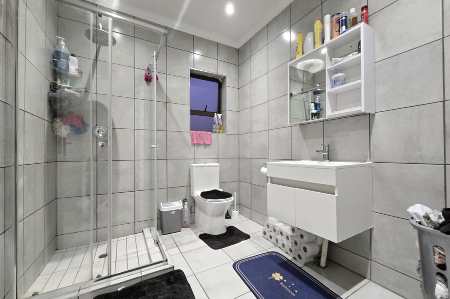 To Let 2 Bedroom Property for Rent in Lakefield Gauteng