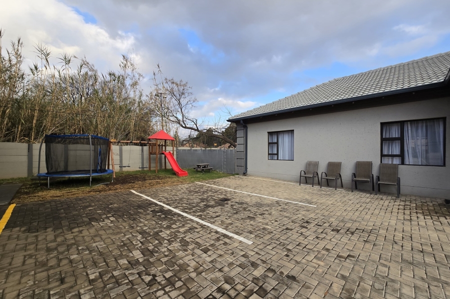 To Let 2 Bedroom Property for Rent in Lakefield Gauteng