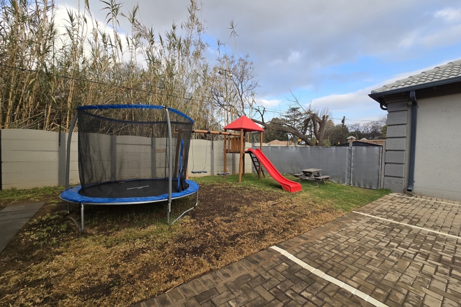 To Let 2 Bedroom Property for Rent in Lakefield Gauteng