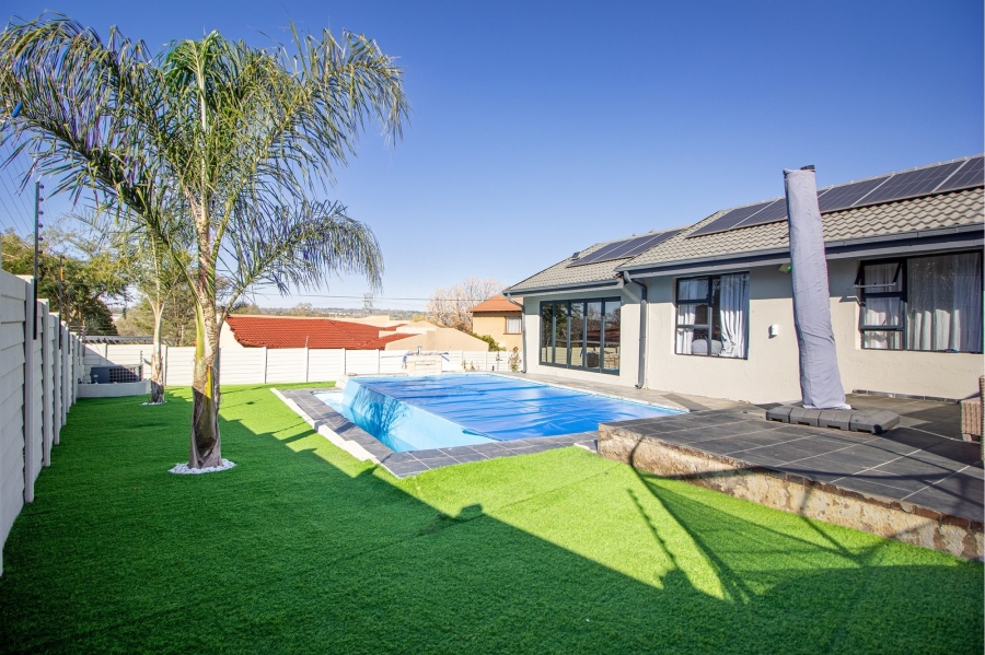 4 Bedroom Property for Sale in Bloubosrand Gauteng