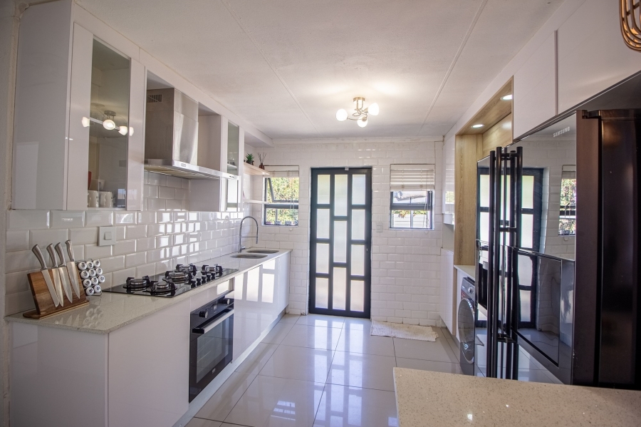 4 Bedroom Property for Sale in Bloubosrand Gauteng