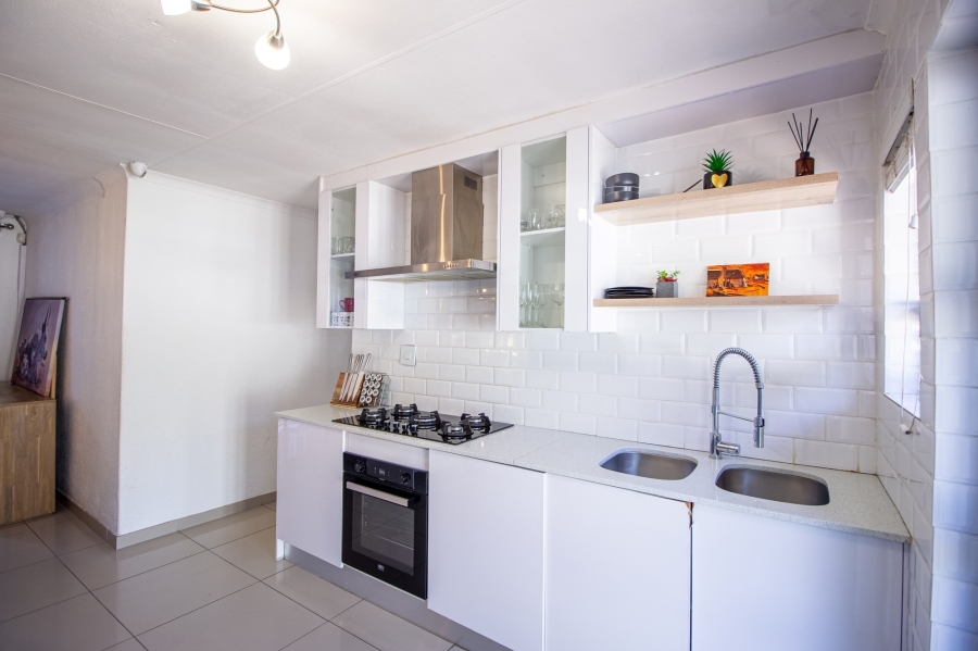 4 Bedroom Property for Sale in Bloubosrand Gauteng