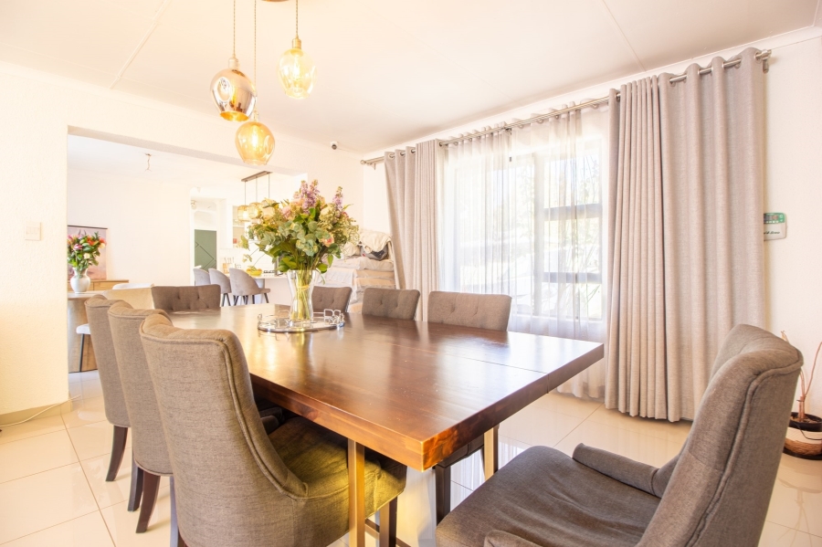 4 Bedroom Property for Sale in Bloubosrand Gauteng