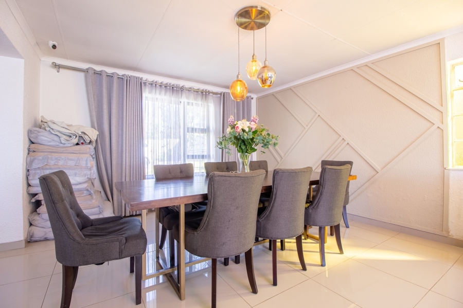 4 Bedroom Property for Sale in Bloubosrand Gauteng