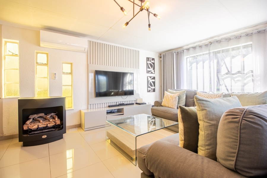 4 Bedroom Property for Sale in Bloubosrand Gauteng
