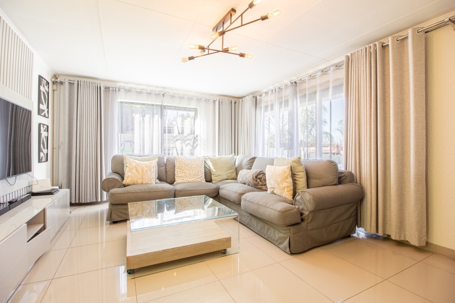 4 Bedroom Property for Sale in Bloubosrand Gauteng