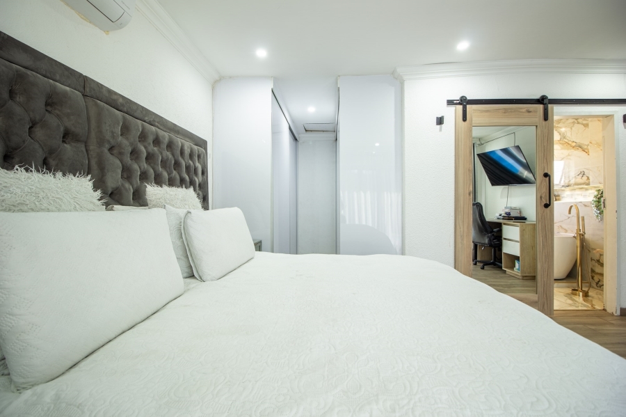4 Bedroom Property for Sale in Bloubosrand Gauteng