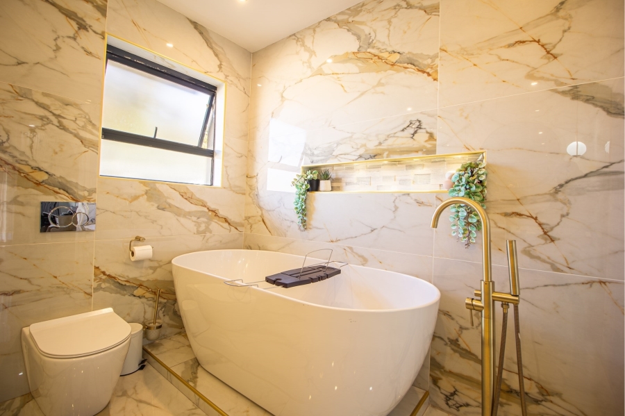 4 Bedroom Property for Sale in Bloubosrand Gauteng