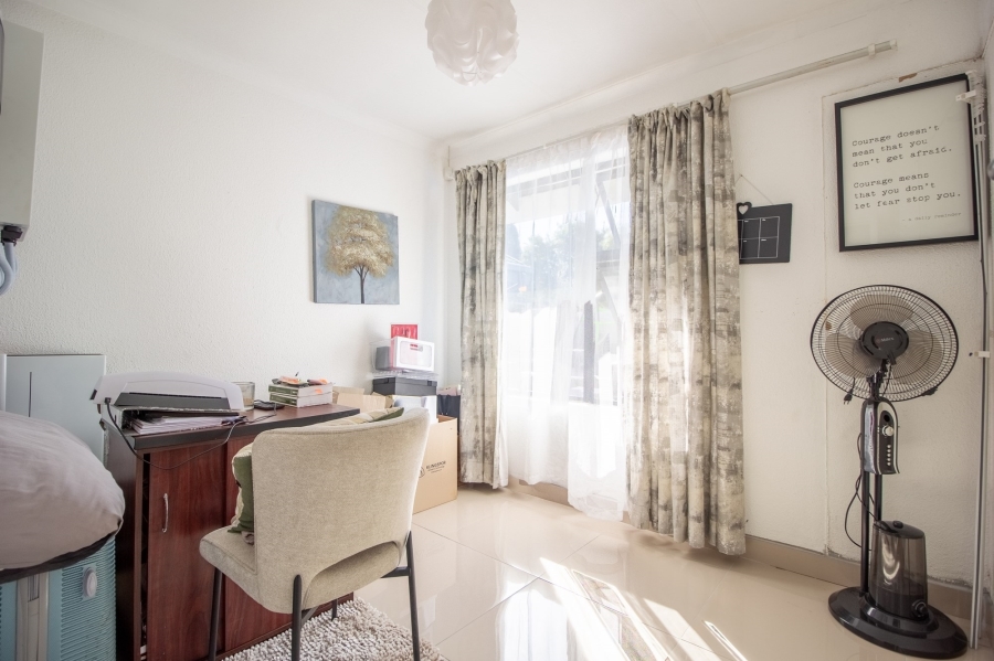 4 Bedroom Property for Sale in Bloubosrand Gauteng