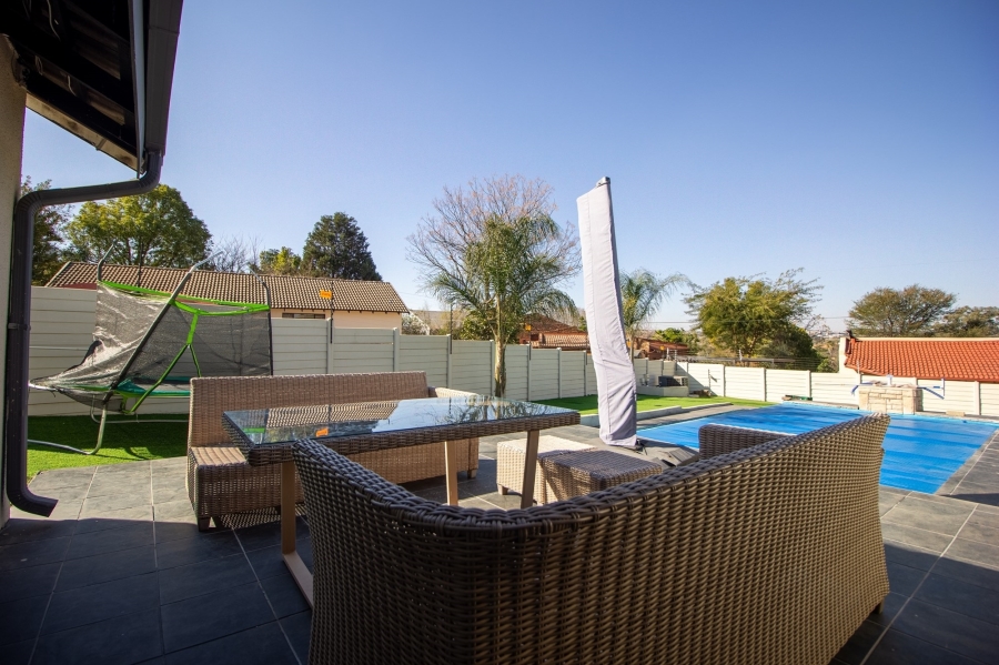 4 Bedroom Property for Sale in Bloubosrand Gauteng