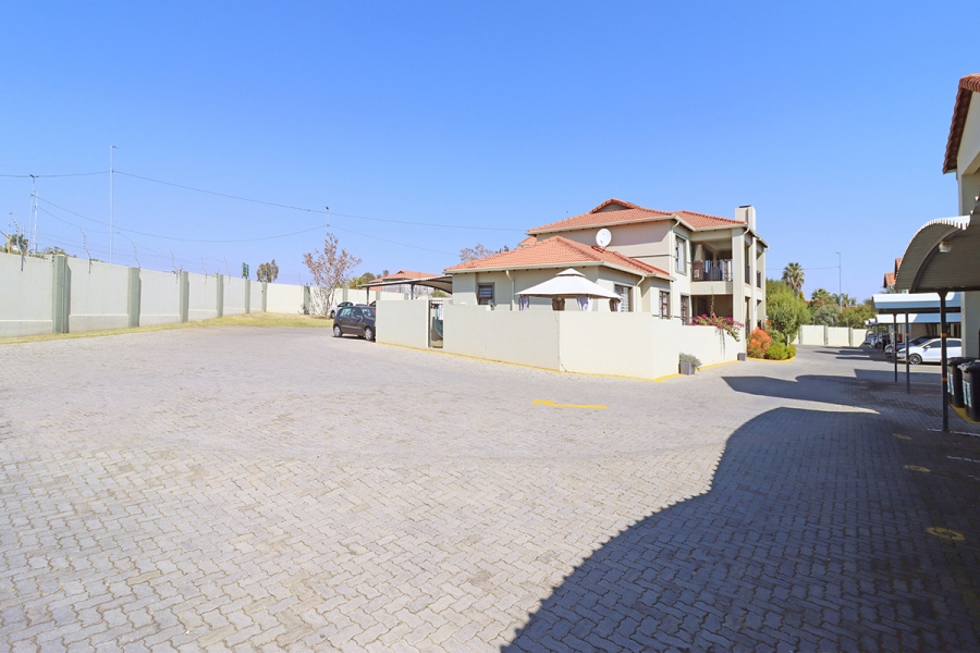3 Bedroom Property for Sale in Barbeque Downs Gauteng