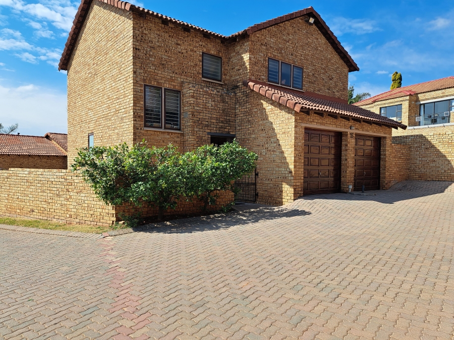 4 Bedroom Property for Sale in Ruimsig Gauteng