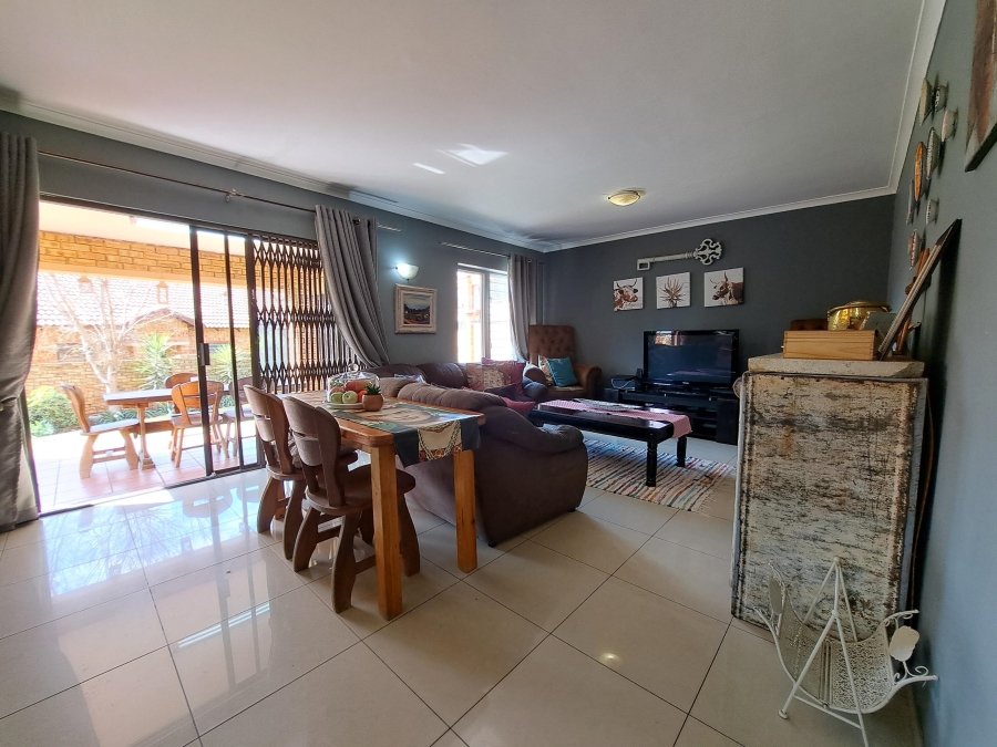 4 Bedroom Property for Sale in Ruimsig Gauteng