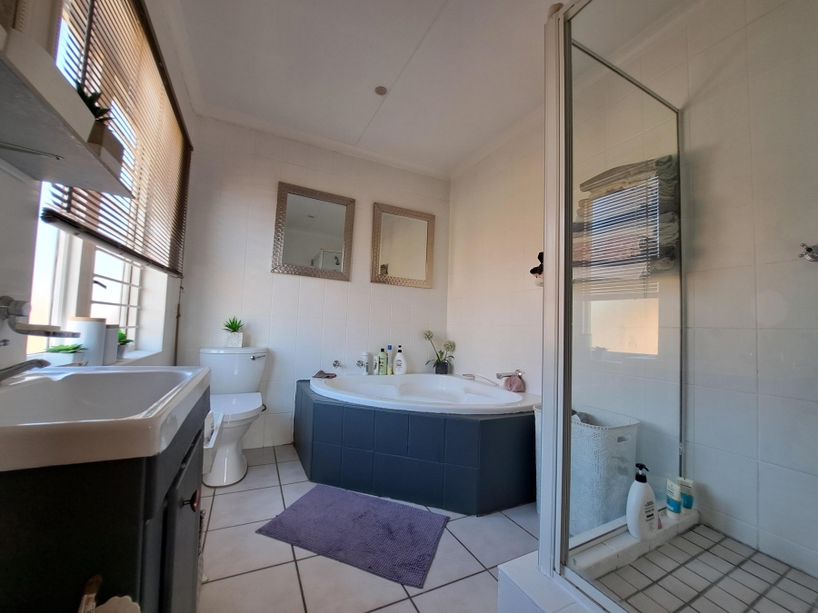4 Bedroom Property for Sale in Ruimsig Gauteng