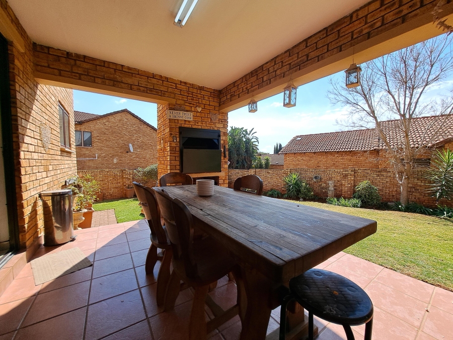 4 Bedroom Property for Sale in Ruimsig Gauteng