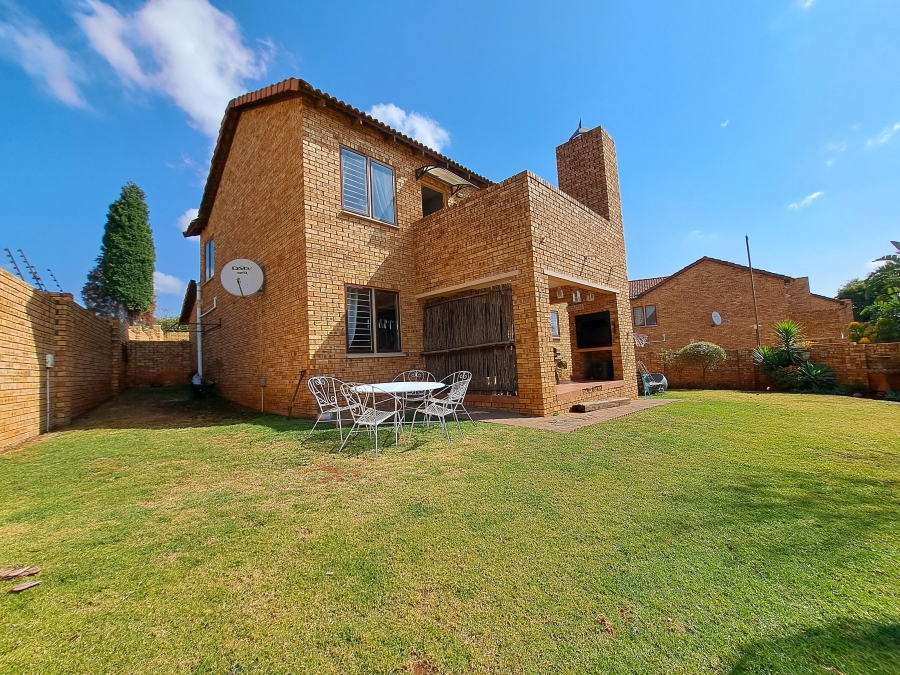 4 Bedroom Property for Sale in Ruimsig Gauteng