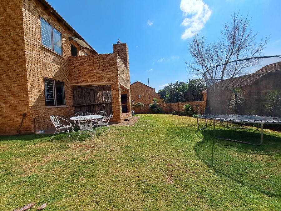 4 Bedroom Property for Sale in Ruimsig Gauteng