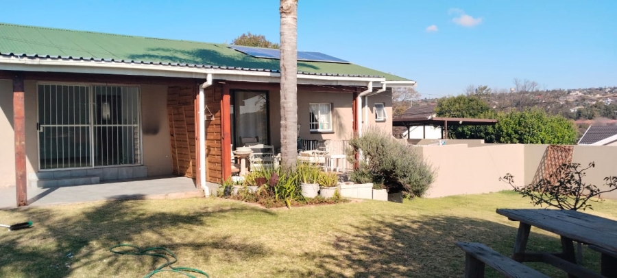 To Let 2 Bedroom Property for Rent in Wilro Park Gauteng