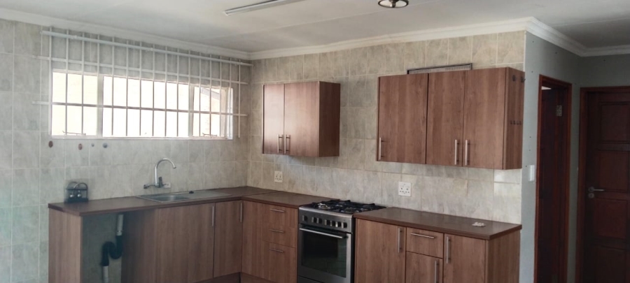 To Let 2 Bedroom Property for Rent in Wilro Park Gauteng