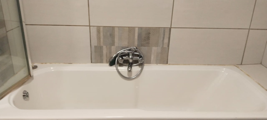 To Let 2 Bedroom Property for Rent in Wilro Park Gauteng