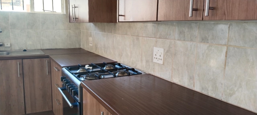 To Let 2 Bedroom Property for Rent in Wilro Park Gauteng