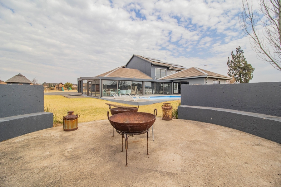 6 Bedroom Property for Sale in Blue Saddle Ranches Gauteng