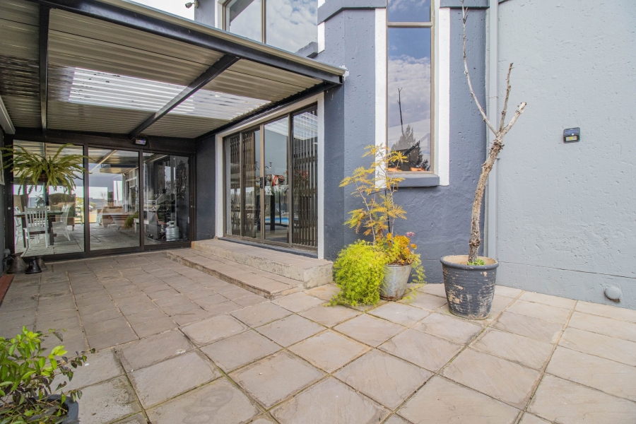 6 Bedroom Property for Sale in Blue Saddle Ranches Gauteng