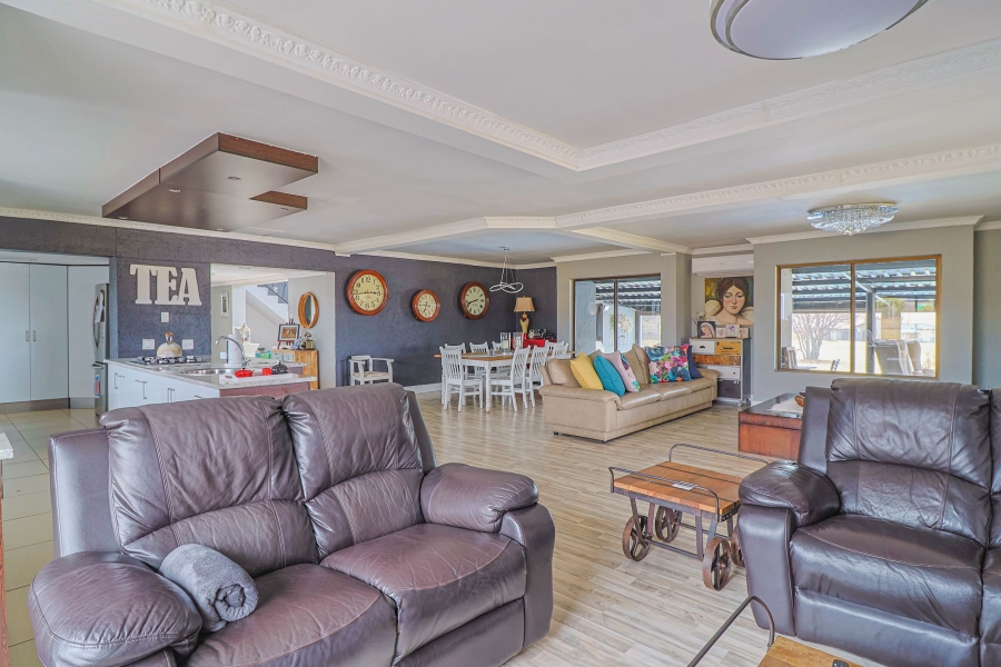 6 Bedroom Property for Sale in Blue Saddle Ranches Gauteng