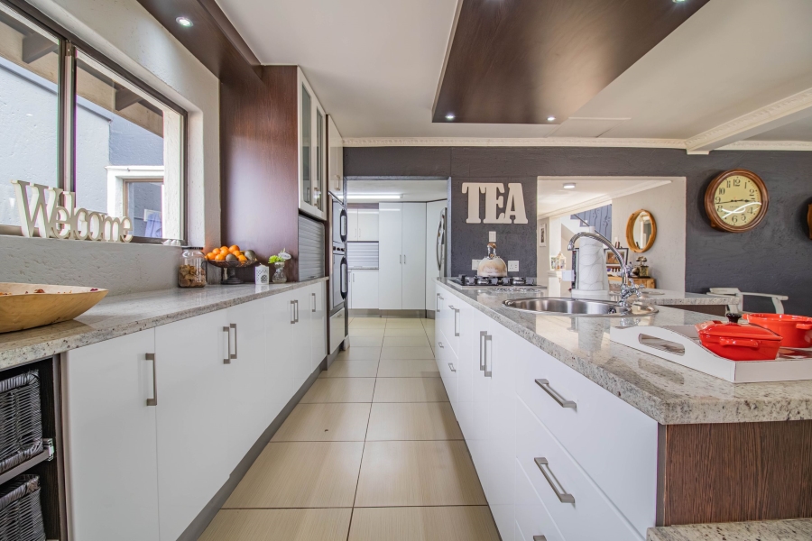 6 Bedroom Property for Sale in Blue Saddle Ranches Gauteng