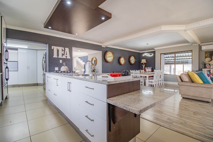 6 Bedroom Property for Sale in Blue Saddle Ranches Gauteng