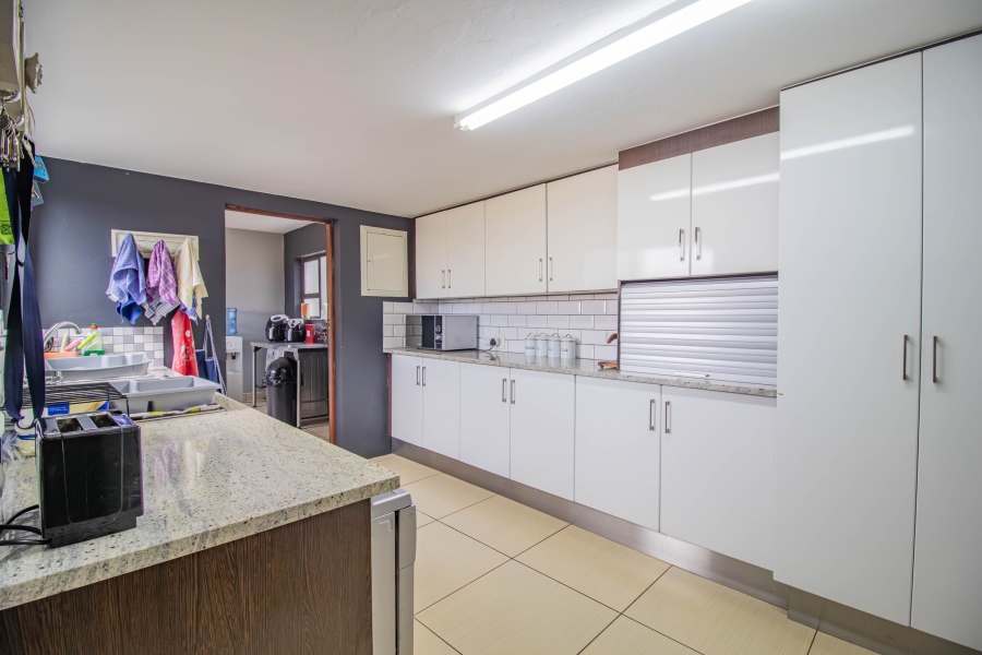 6 Bedroom Property for Sale in Blue Saddle Ranches Gauteng
