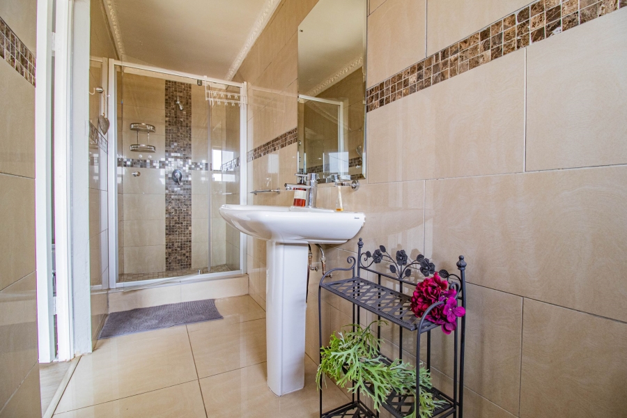 6 Bedroom Property for Sale in Blue Saddle Ranches Gauteng