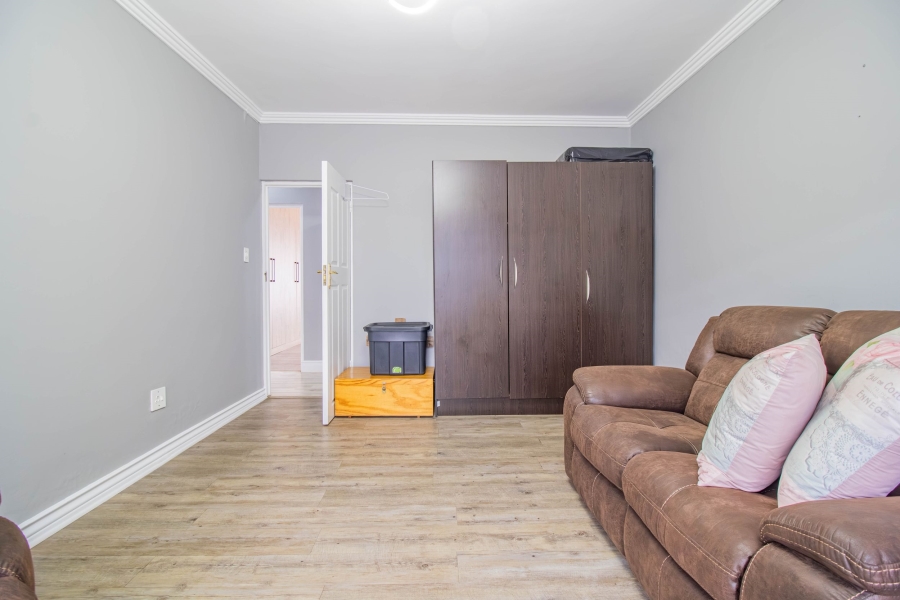 6 Bedroom Property for Sale in Blue Saddle Ranches Gauteng