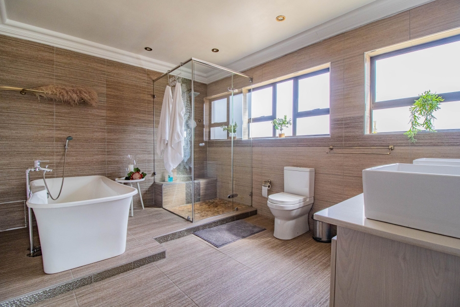 6 Bedroom Property for Sale in Blue Saddle Ranches Gauteng