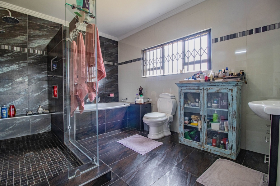 6 Bedroom Property for Sale in Blue Saddle Ranches Gauteng
