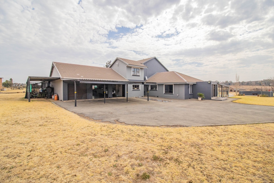 6 Bedroom Property for Sale in Blue Saddle Ranches Gauteng