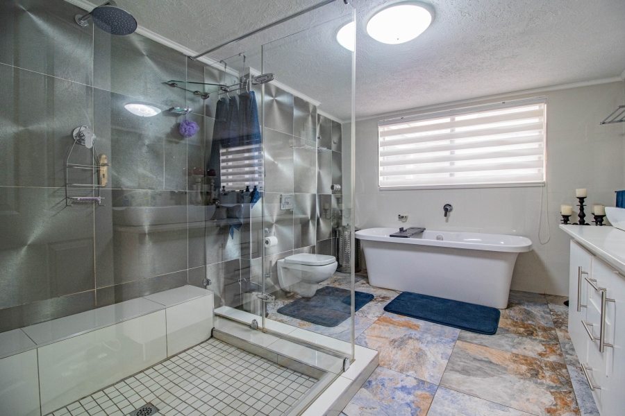6 Bedroom Property for Sale in Blue Saddle Ranches Gauteng