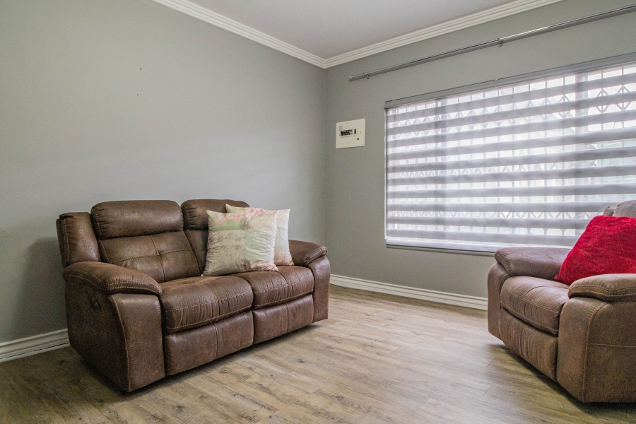 6 Bedroom Property for Sale in Blue Saddle Ranches Gauteng
