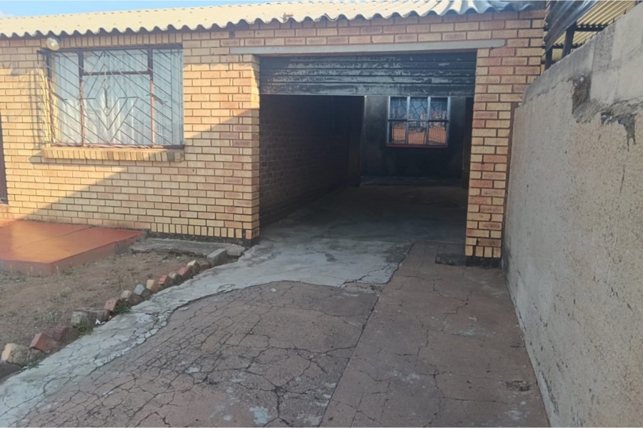 2 Bedroom Property for Sale in Diepkloof Gauteng