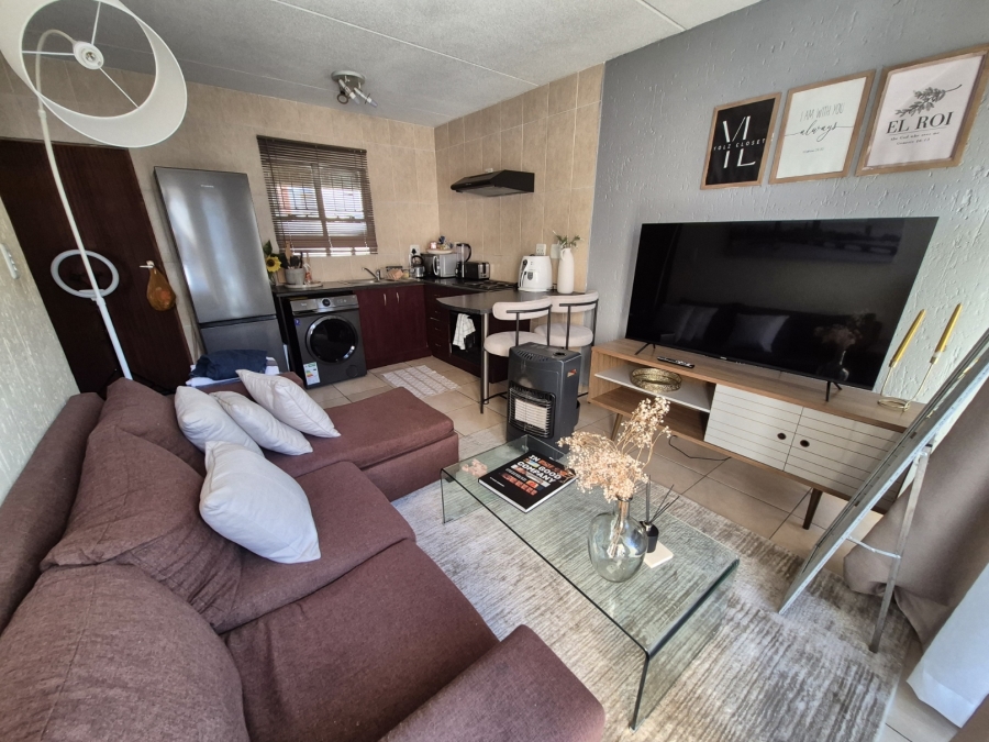 1 Bedroom Property for Sale in Ormonde View Gauteng